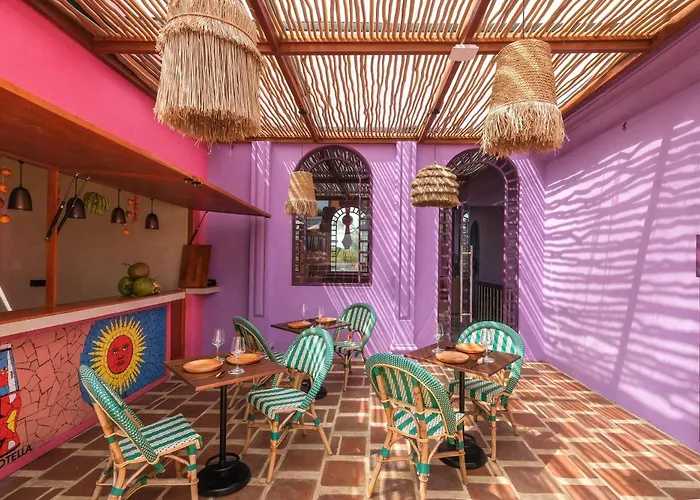 El Barrio Boutique & Bar *