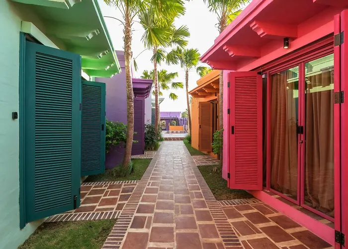 El Barrio Boutique & Bar *