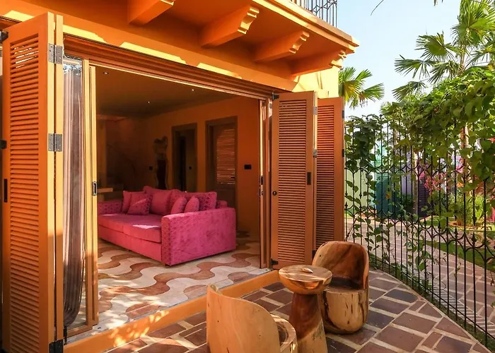 El Barrio Boutique & Bar