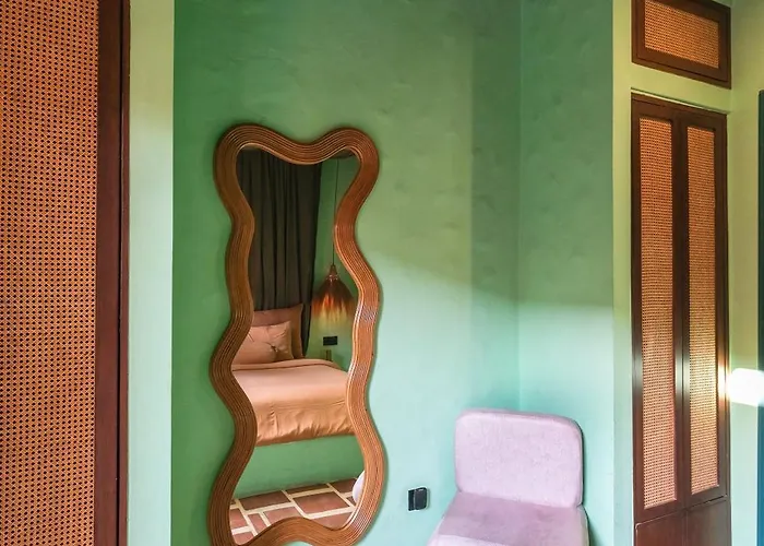 El Barrio Boutique & Bar